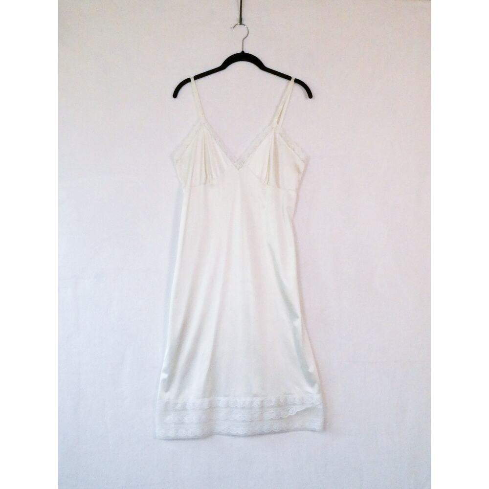 Vintage Sliperfection White Lace Slip Size 36 M Retro Glamorous Nightgown Dress